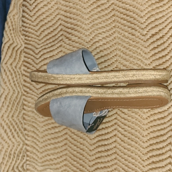 Sandals - Picture 3 of 5